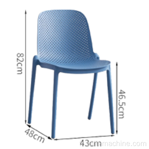 Chaise en plastique de salle à manger extérieure